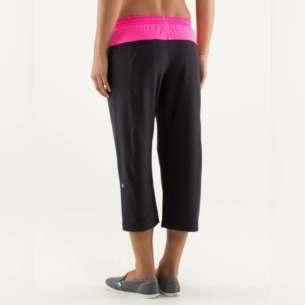 Lululemon🍋Step Lively Crop - Picture 2 of 10
